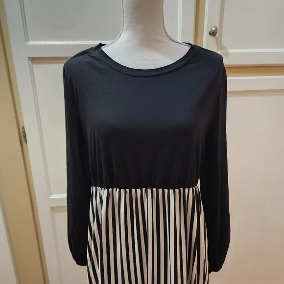 SHEIN Women's Vertical Stripped Print Dress - Picture 6 of 13